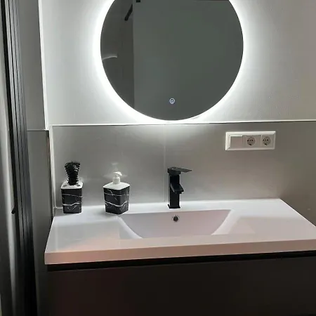 Modernes Loft -Wlan 3 Zimmer شقة *