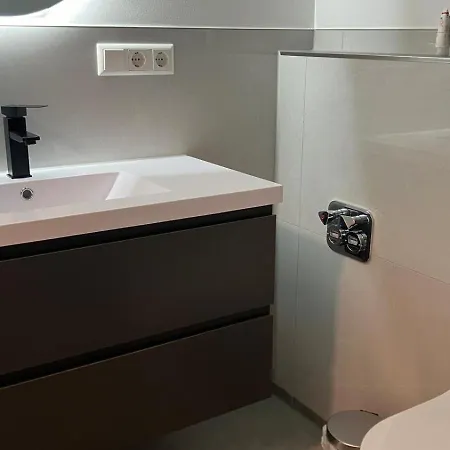 Modernes Loft -Wlan 3 Zimmer شقة